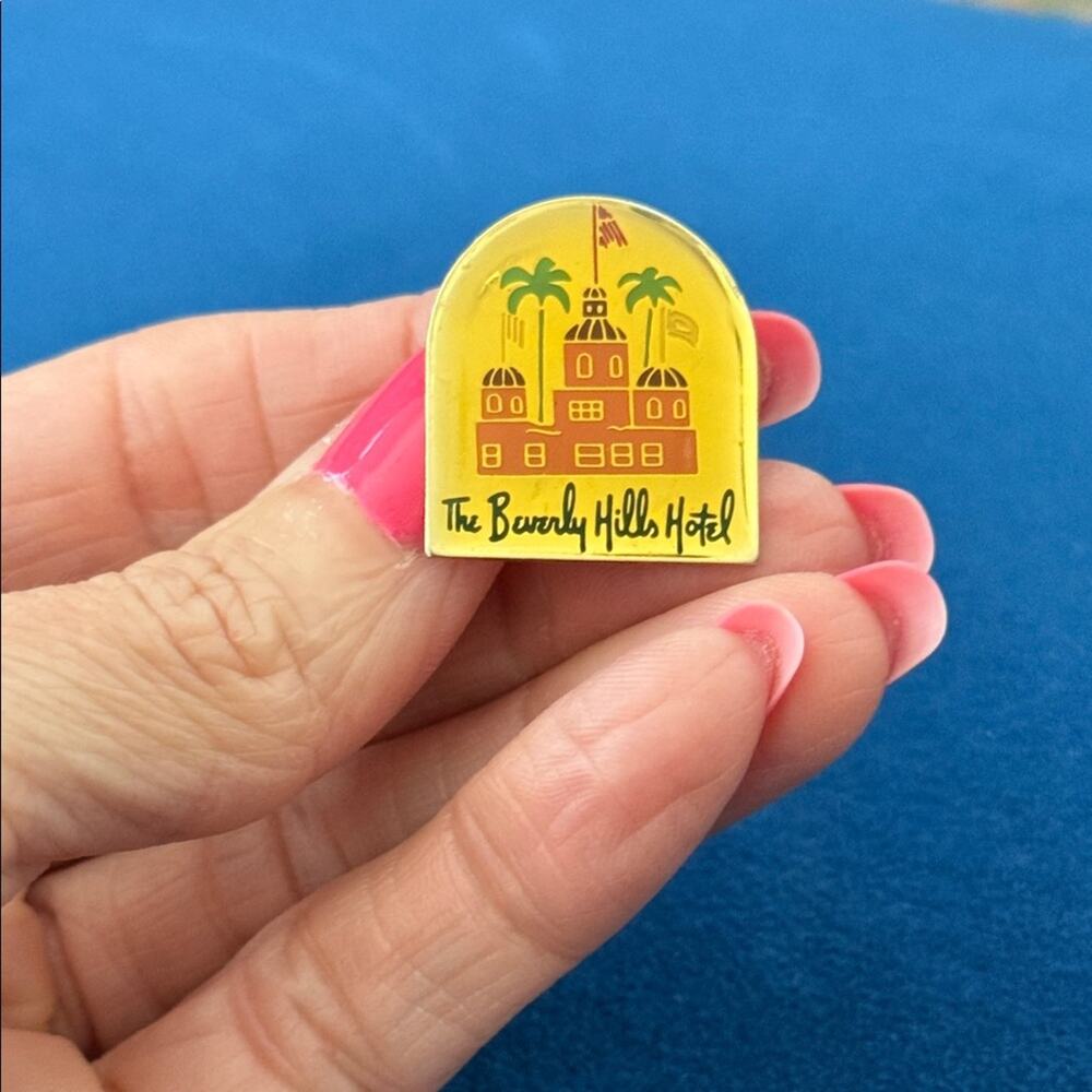 Vintage 90s Beverly Hills Hotel Gold Tone Iconic Lapel Pin